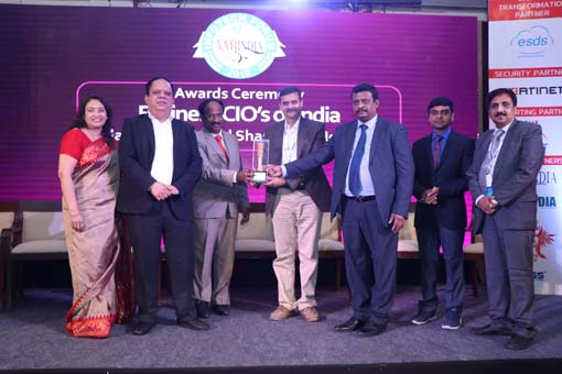 Manish Thakar, General Manager IT, Hitachi Hirel Power Electronics Pvt Ltd receives the Eminent CIOs of India Award at 17th IT FORUM 2019