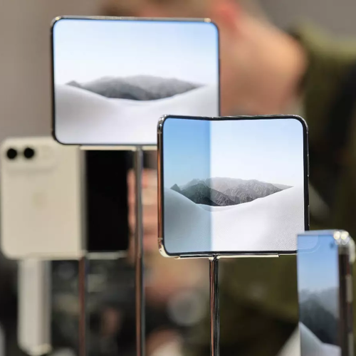 Apple to replace iPhone Duo units with cracked inner screens