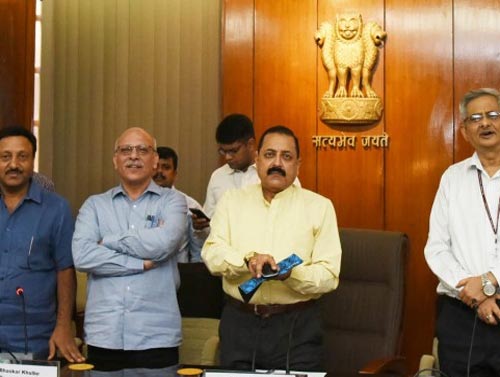Dr Jitendra Singh launches DoPTâ€™s employees online app